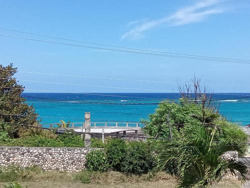Discover Paradise: Budget Studio Beach Condo Beckons on Jamaica's North Coast!