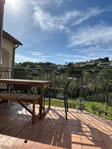 View, Villa Constance 3 Antibes - Spacieux logement en dernier etage in Maure