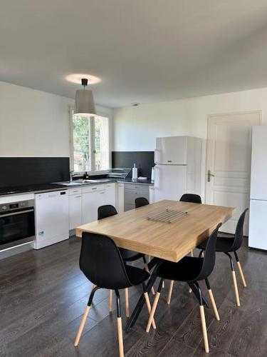 Facilities, Villa Constance 3 Antibes - Spacieux logement en dernier etage in Maure