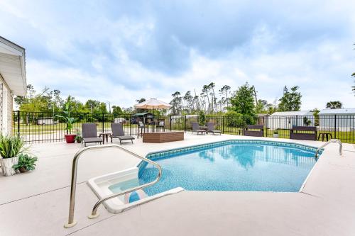 Southport Getaway with Private Pool about 15 Mi to PCB!