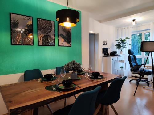 2 Zimmer Wohnung, Küche, Bad, Balkon, Tiefgarage, Netflix - Apartment - Alzey