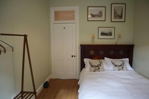 Stylish Victorian Apartment for Two in Edinburgh