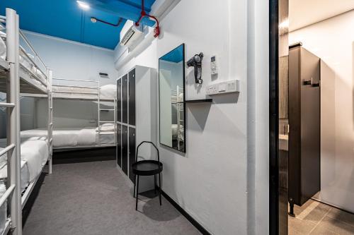 room detail thumbnail 1