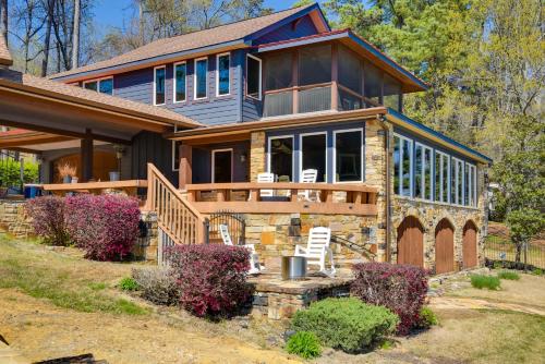 Luxurious Lakefront Paradise in Scottsboro with Dock photo 1