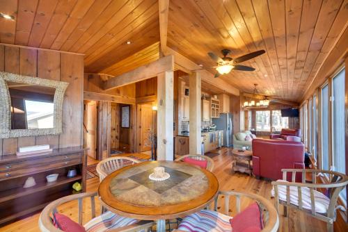 Luxurious Lakefront Paradise in Scottsboro w/ Dock in 崗特斯維爾 (AL)