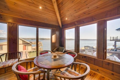 Luxurious Lakefront Paradise in Scottsboro w/ Dock in 崗特斯維爾 (AL)