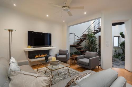 Casa Quebrada, New 3BR Modern Home in Centro in San Miguel de Allende, Mexico