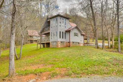 Peaceful Guntersville Cabin Fire Pit, Near Lake!