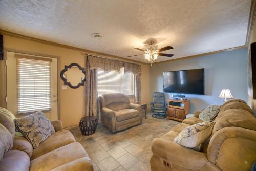 Quiet Guntersville Cottage Near Lake Boat Parking in Guntersville, USA