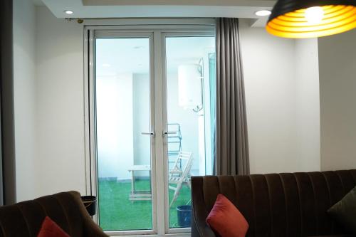 Luxury Serviced Apartments - Goldcrest Residency DHA Lahore - image 6
