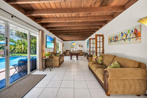 Birds of Paradise: Unwind in Nature's Embrace in Lake Worth (Florida)