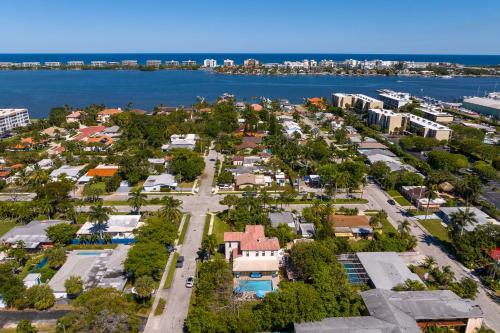 Birds of Paradise: Unwind in Nature's Embrace in Lake Worth (Florida)