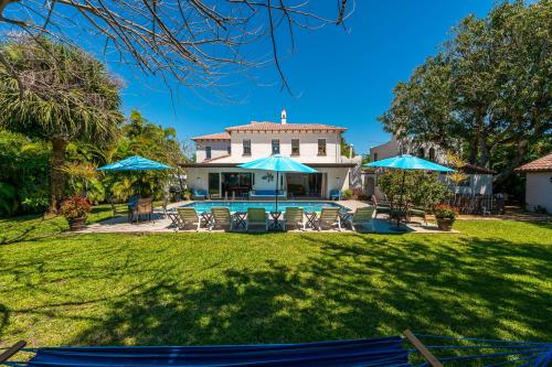 Birds of Paradise: Unwind in Nature's Embrace in Lake Worth (Florida)