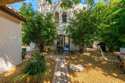 Birds of Paradise: Unwind in Nature's Embrace in Lake Worth (Florida)