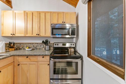 Whitefish Mountain Chalet- Ptarmigan Village with Amenities and Nearby to Whitefish Mountain Resort!