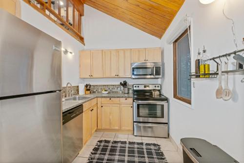 Whitefish Mountain Chalet- Ptarmigan Village with Amenities and Nearby to Whitefish Mountain Resort!