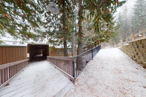 Whitefish Mountain Chalet- Ptarmigan Village with Amenities and Nearby to Whitefish Mountain Resort!