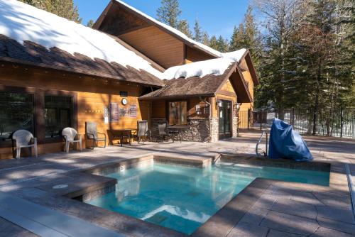 Whitefish Mountain Chalet- Ptarmigan Village with Amenities and Nearby to Whitefish Mountain Resort!