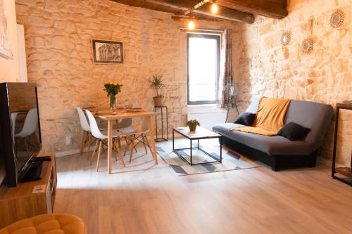 Logement 3 Apparts Centre historique St Gilles MaisoncarreeConciergerie