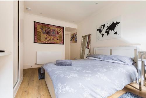 Private room with en-suite, Londra