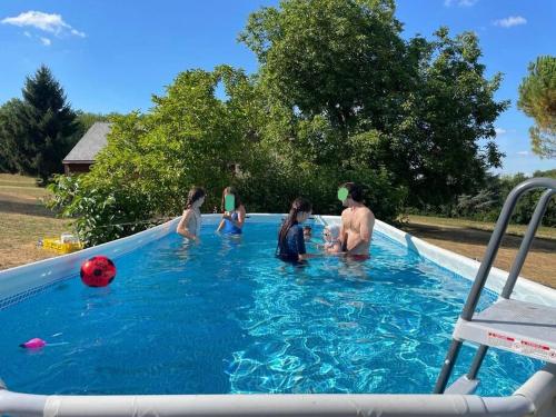 Maison familiale, 15 pers, 7 chambres, piscine, déco soignée