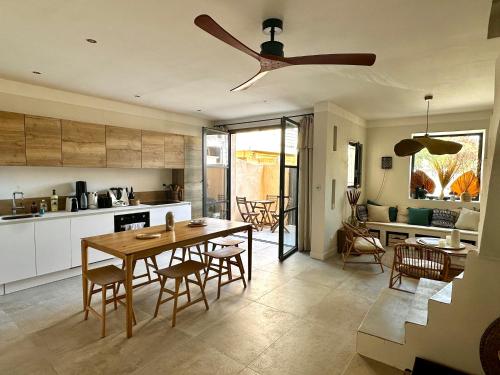 Maison de charme avec terrasse au cœur du centre - Location, gîte - Sanary-sur-Mer