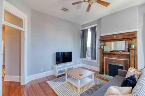 Sunny & bright - cute 1 BR apt in historic SPR - image 12