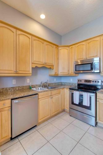 Sunny & bright - cute 1 BR apt in historic SPR - image 10