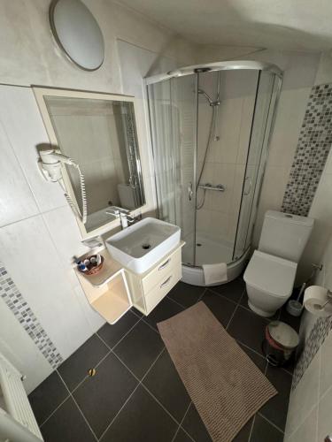 Deluxe Double Room (2 Adults + 1 Child)