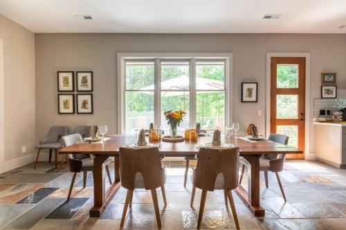 The Poets House, Luxury and Solitude on 100 acres in Lewisville, USA
