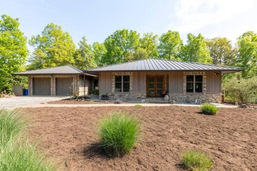 The Poets House, Luxury and Solitude on 100 acres in Lewisville, USA