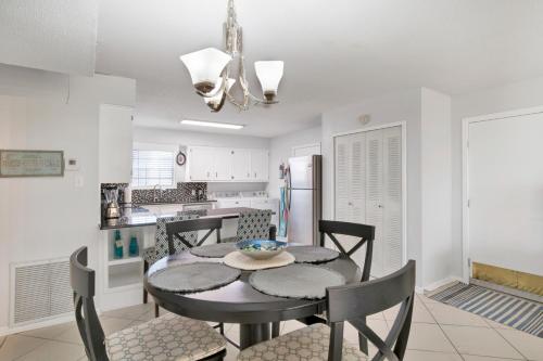 Southern Island Charm - image 2