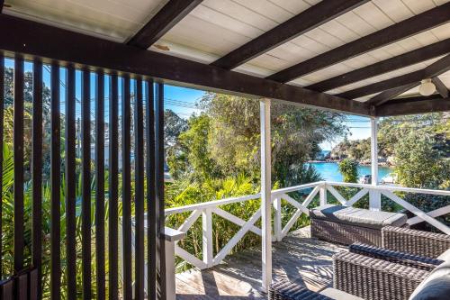 Drop Anchor at Enclosure Bay Beach by Waiheke Unlimited, Oneroa (foto 10)
