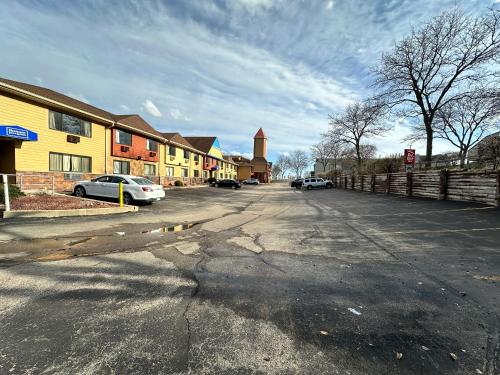 Rodeway Inn & Suites Wisconsin Madison-Northeast - main image