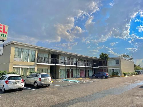 Exterior view, River Palm Hotel in Melbourne (FL)