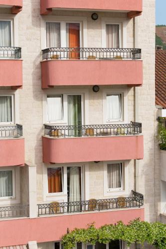 Vedere exterior, Apartments Ivona in Budva