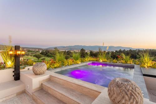 Casa Malanquin, 4BR Designer Luxury Villa with Heated Pool & Golf Views in San Miguel de Allende, Mexico