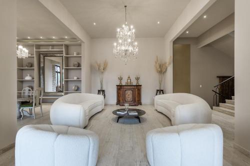 Casa Malanquin, 4BR Designer Luxury Villa with Heated Pool & Golf Views in San Miguel de Allende, Mexico