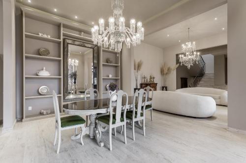 Casa Malanquin, 4BR Designer Luxury Villa with Heated Pool & Golf Views in San Miguel de Allende, Mexico