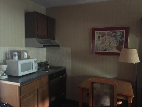 Master Hosts Resorts-Highland Hills Cabins - 주방