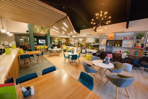 Holiday Inn Newport an IHG Hotel - image 5