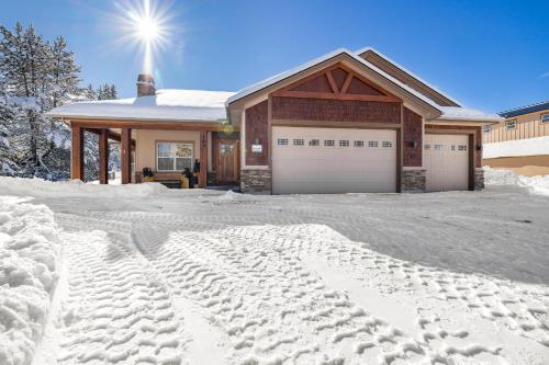 New! Black Bear Inn - Pet friendly - trailer parking - walk to lake - rustic - image 11