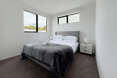 Modern 3-bds townhouse in South Auckland