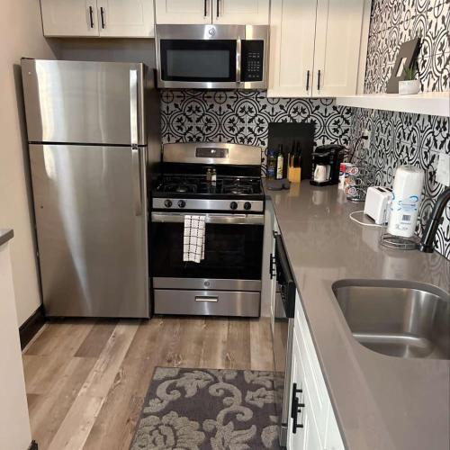 Studio Mins to STL Zoo W&D Parking Forest Park in Tower Grove, USA