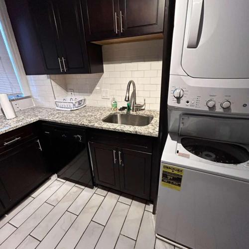 Cozy 1BR CWE near BJH STL Zoo in Tower Grove, USA