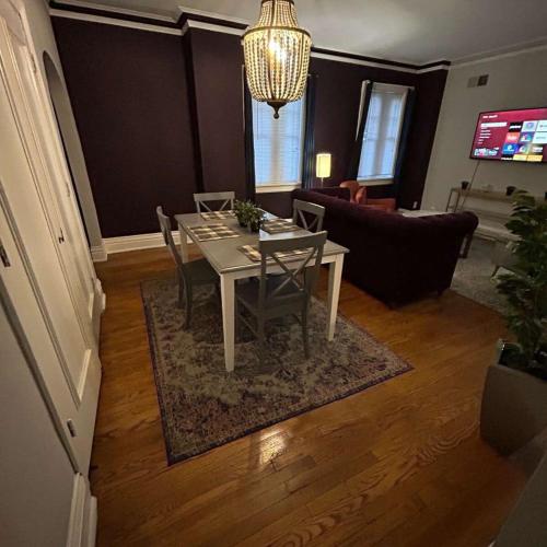 Cozy 1BR CWE near BJH STL Zoo in Tower Grove, USA