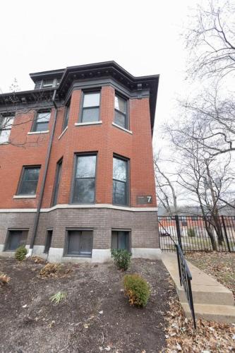 Mins To Forest Park Museum & Walk to BJ Hospital - main image