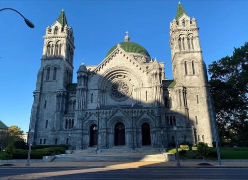 Mins To Forest Park Museum & Walk to BJ Hospital - image 8