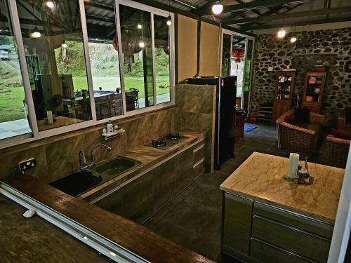 Rugading Riverside Villa near Kota Kinabalu. in Penampang