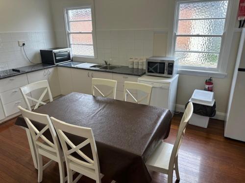 4 bedrooms, 6 beds